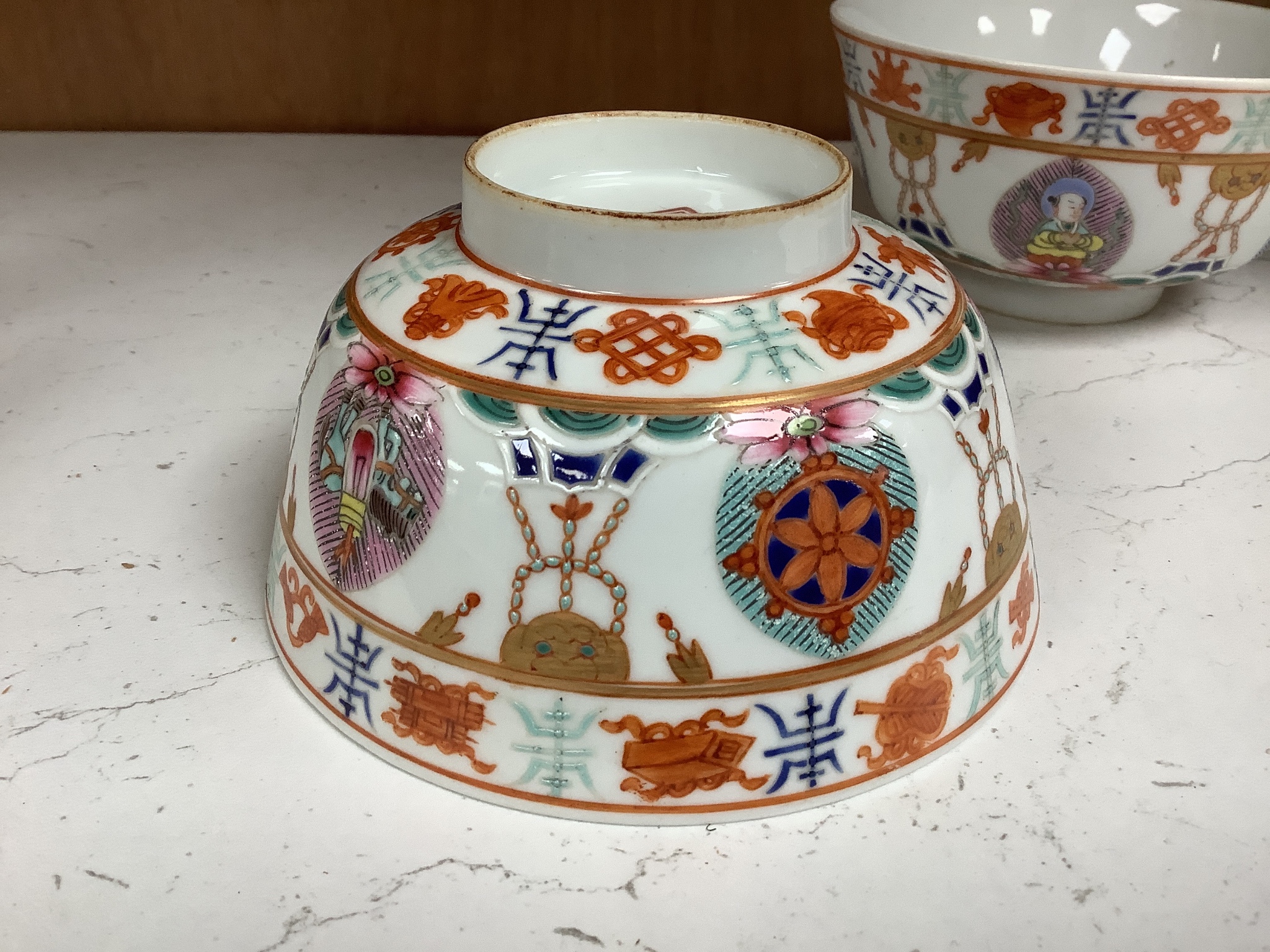 A pair of Chinese famille rose bowls, 12cm